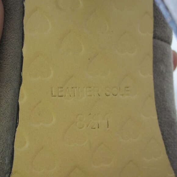 BETSEY JOHNSON Itsy Heels Women's 8.5 Black Bow Leopard Lace & Suede Pumps - Picture 5 of 11